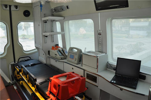 浠水县救护车内部